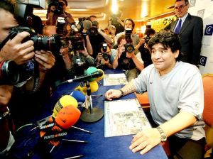 Maradona periodistas